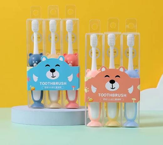 9楼母婴生活馆  小熊带吸盘儿童软毛牙刷    活动价：9.9元1盒（3支）   18元2盒（6支） 商品图3
