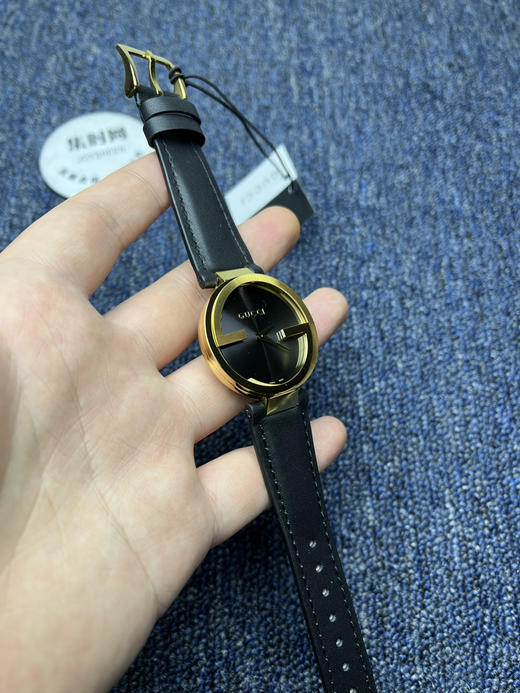 古驰双G 女士腕表 表径37mm 这款手表的特色就是表壳设计 商品图2