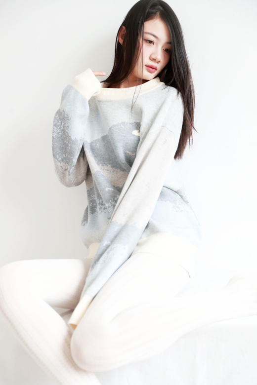 10%山羊绒+90%羊毛，签名款刺绣羊毛衣。山系提花圆领外套C122568 商品图10