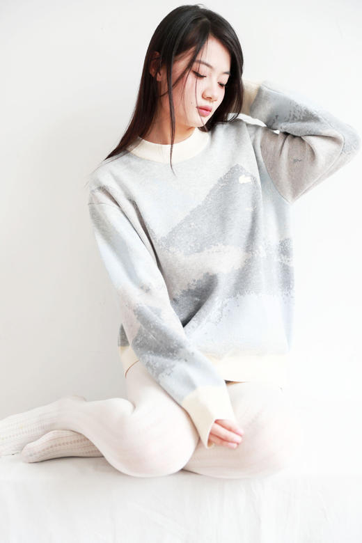 10%山羊绒+90%羊毛，签名款刺绣羊毛衣。山系提花圆领外套C122568 商品图0