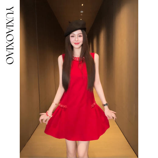 余潇潇【永夜玫瑰】高含量绵羊毛混纺同色系重工珠链圆领无袖连衣裙 商品图0