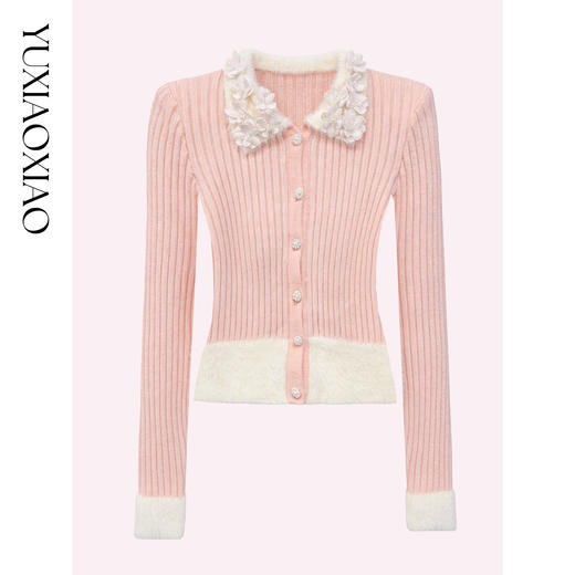 余潇潇【甜心修炼】柔软舒适坑条显瘦弹力花朵翻领修身垫肩针织衫 商品图2