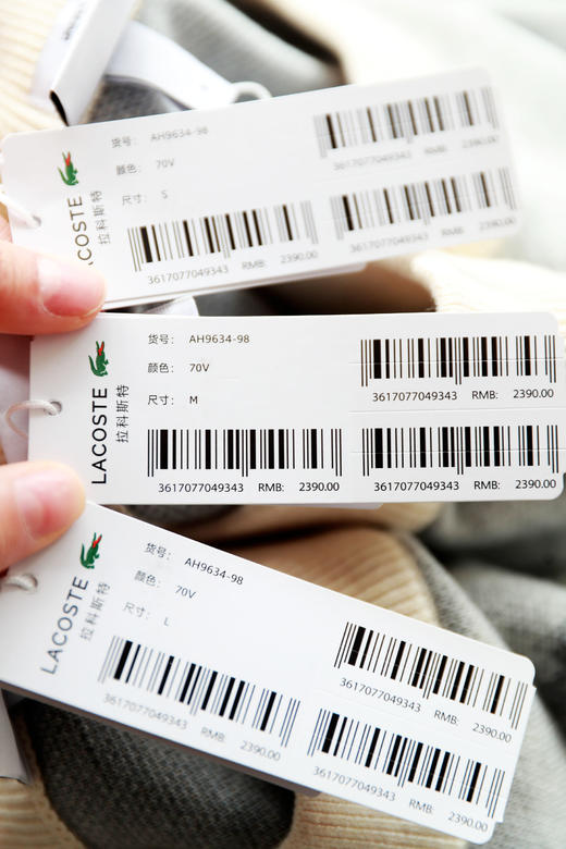 10%山羊绒+90%羊毛，签名款刺绣羊毛衣。山系提花圆领外套C122568 商品图2