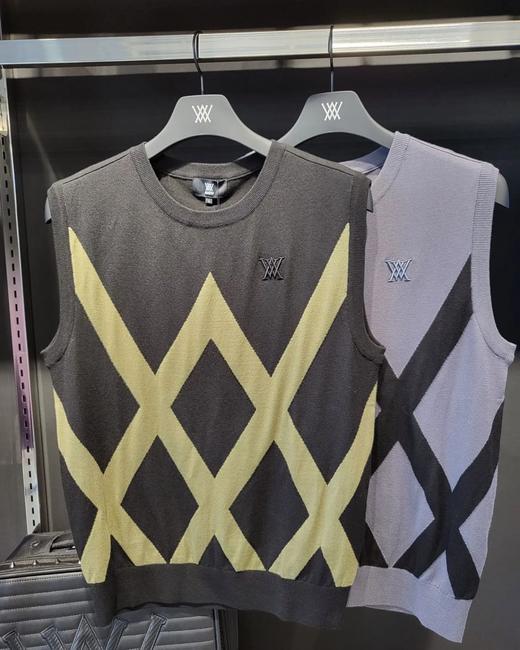Anew家男士撞色针织背心来了！海报主打款，原面料❗️黑色，碳灰主色大方百搭，撞色logo提花高级有态度！ 商品图0