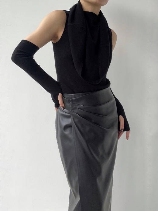 YANYI CHANG｜91910940 可脱卸袖子披肩式 套头毛衫 [ 黛墨黑 ] 多种穿法 商品图4