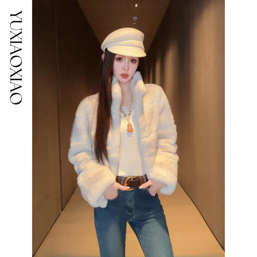 余潇潇【柏林月光】横排雷克斯獭兔毛填充薄棉保暖舒适翻领皮草 商品图3