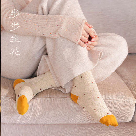 步步生花 六瓣缠枝藤花浮雕 柔软无骨小腿袜 唐三色 山林曦照 商品图0