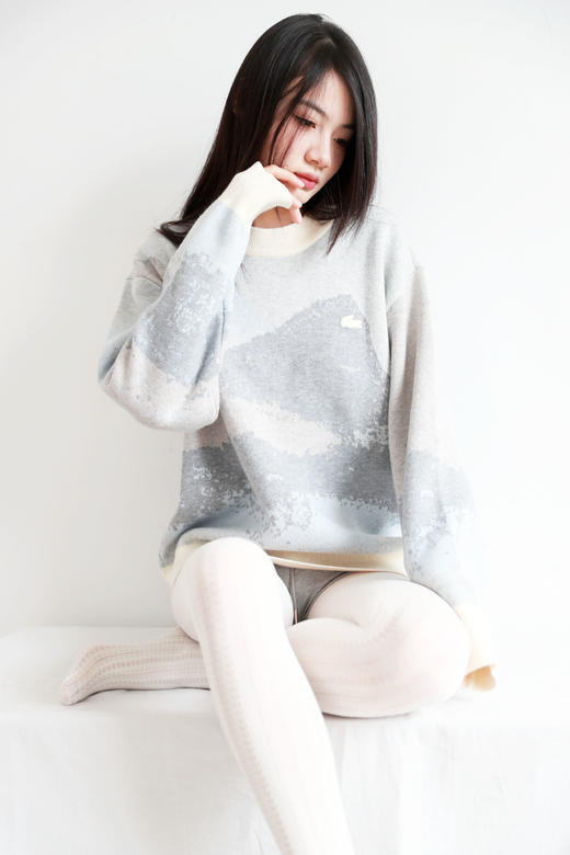 10%山羊绒+90%羊毛，签名款刺绣羊毛衣。山系提花圆领外套C122568 商品图9