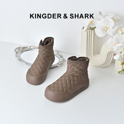经典鲨2025年冬季专柜新品时尚菱格厚底羊羔绒保暖雪地靴女KW142-558211 商品图0