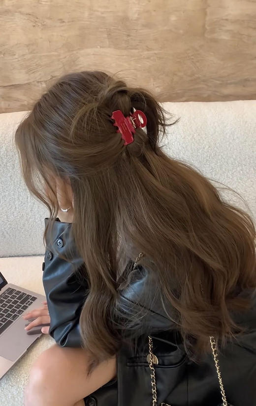 直发 新年款红色系 一家高端品的抓夹系列 商品图11