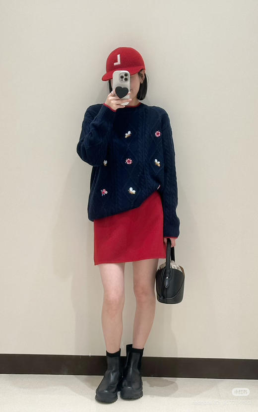 1226-7 独家圆正 小禾新春胶囊系列 趣味刺绣 绵羊毛羊绒 圆领套头衫 商品图5