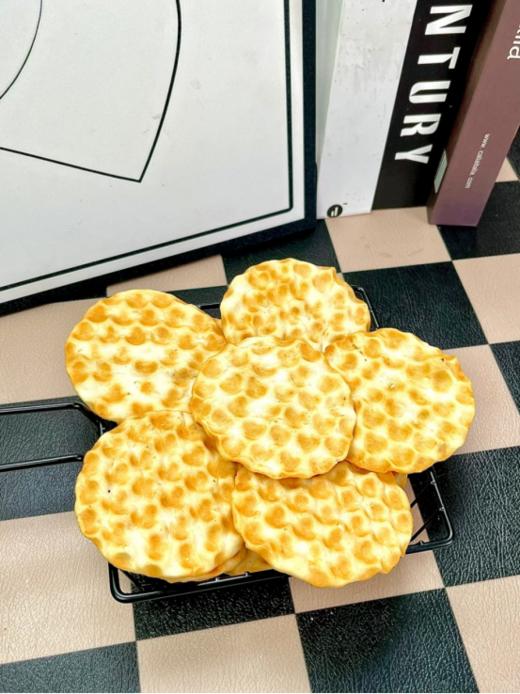 👉宇辉同行同款礼盒🔥便宜量大还好吃！这玩意真的不能只看外表！❤️1大箱到手💰39.9元❗【红谷林麦香原味大石子饼】 养胃小零食，酥酥脆脆，麦香浓郁 商品图5