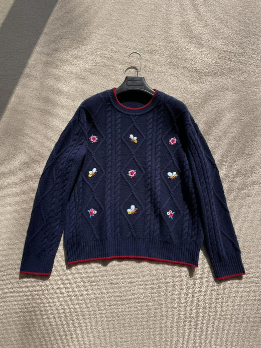 1226-7 独家圆正 小禾新春胶囊系列 趣味刺绣 绵羊毛羊绒 圆领套头衫 商品图10