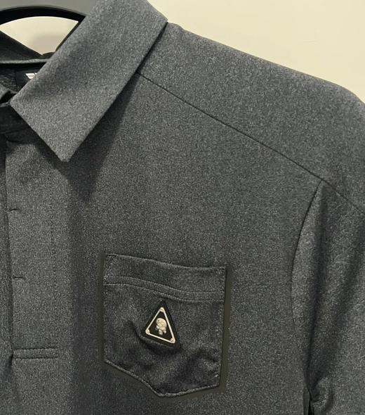 春夏新款男士限量版💀短袖上衣来了！进口弹力面料无论是版型还是设计都经得起考究，奢华低调沉稳的风格，胸口口袋限量徽章外加无缝压胶边点缀，时尚度十足！ 商品图6