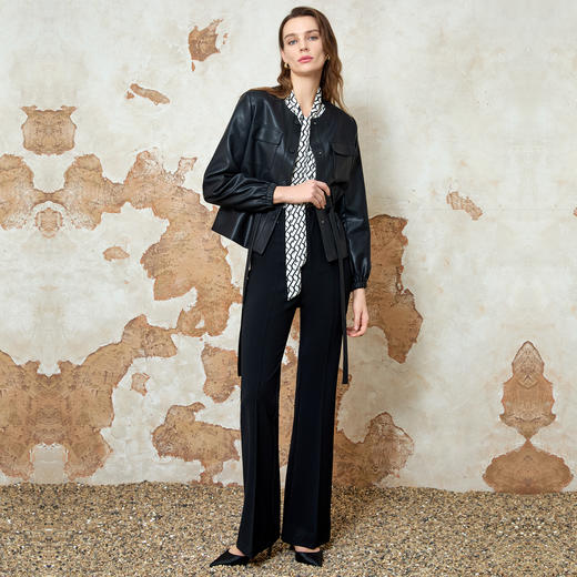 EITIE爱特爱2025春季新款时尚通勤复古圆领百搭抽绳显瘦皮衣外套8103817 商品图3