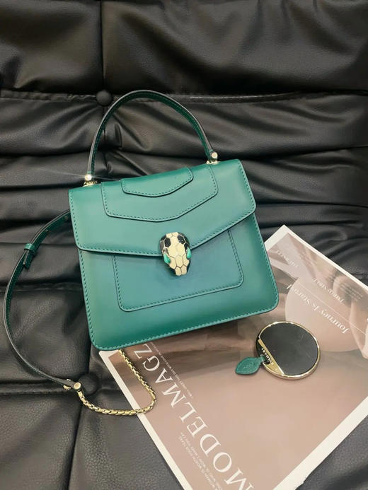 宝格丽 Serpenti Forever 系列 蛇头 绿色 牛皮 风琴包 商品图0