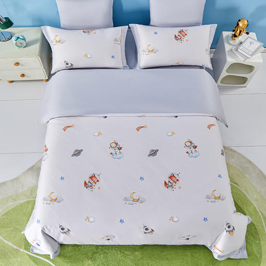 多喜爱 60S全棉缎纹四件套-童心绘梦系列 鲸落诗章/田园牧歌/宇宙漫游/甜梦乐园/森林物语【双股加捻工艺】【数码活性印染】【多款可选】宽边设计 撞色织带 商品图11