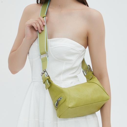 Folli Follie  机车风斜挎包-HB23SHP003（3-5天发货） 商品图2