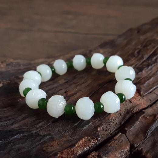 【天然正品】天然新疆料细腻一级白油润度佳莲花造型约12.2*9.5MM和田玉配菠菜绿碧玉手串白玉：12.2*9.5MM 碧玉：6.0MM(皆取最大值) 171225NJS55 商品图4