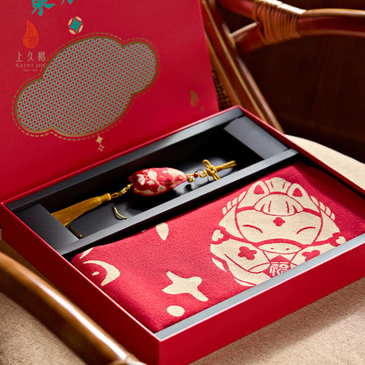 上久楷新中式国风文创礼盒送礼 宋锦挂件 丝羊绒长巾  宝驹纳福 商品图1