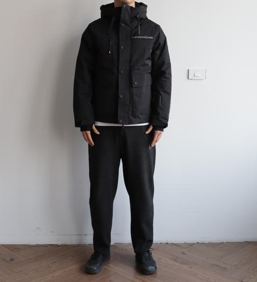 M0nc1er Performance系列 黑色户外连帽羽绒服 YR195 商品图1