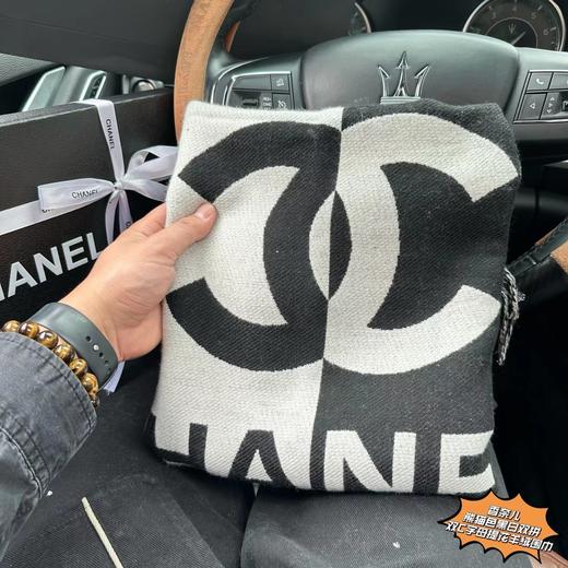 D122606熊猫色黑白双拼双C字母提花羊绒围巾披肩 商品图9
