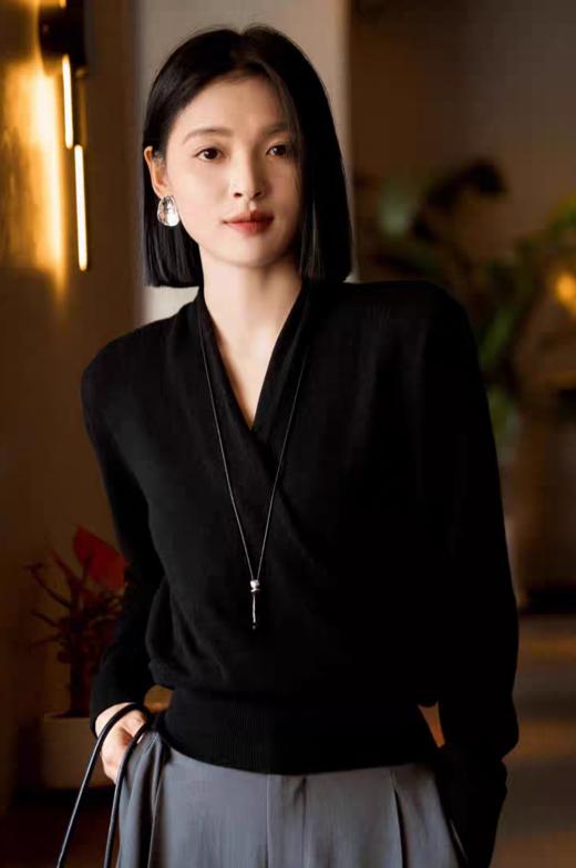 正红法式通勤100%羊毛交叉叠襟领大气知性针织衫上衣 商品图12