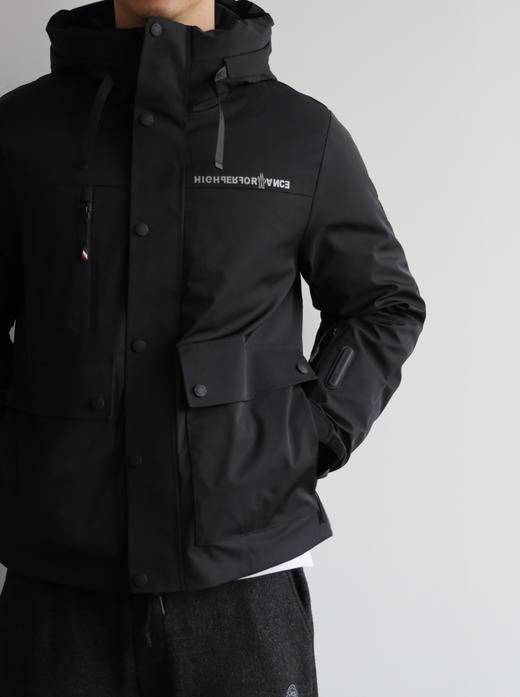 M0nc1er Performance系列 黑色户外连帽羽绒服 YR195 商品图2