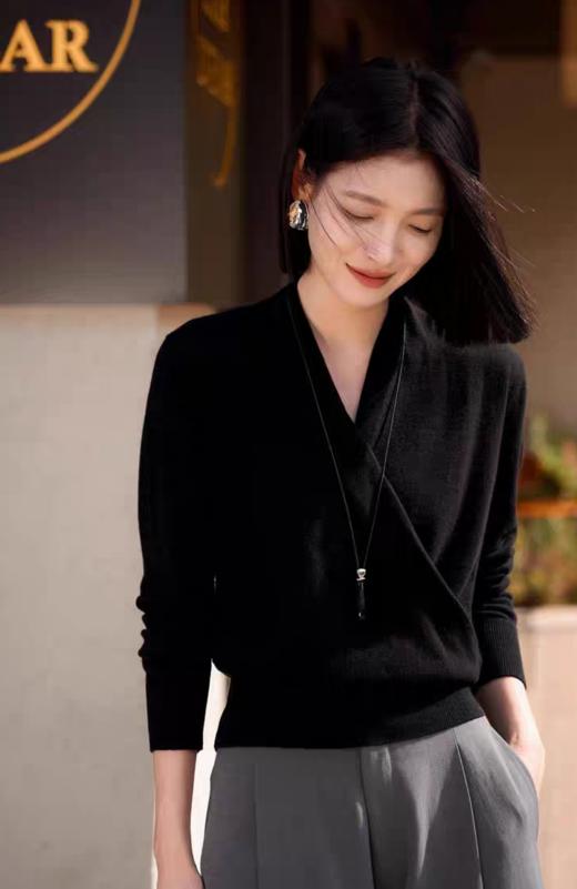 正红法式通勤100%羊毛交叉叠襟领大气知性针织衫上衣 商品图13