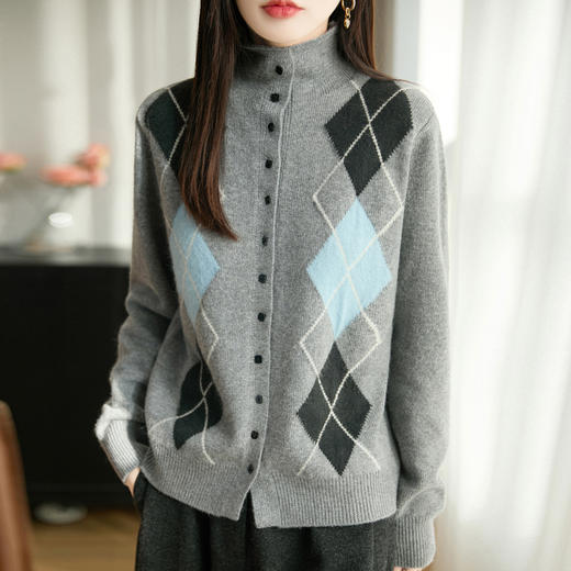 「纤束马」浣熊绒菱形格毛衣 ， 传递出复古文艺的英伦气息，是时尚界的永恒经典 商品图5