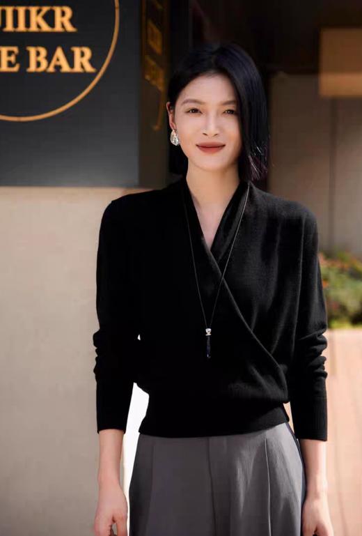 正红法式通勤100%羊毛交叉叠襟领大气知性针织衫上衣 商品图10