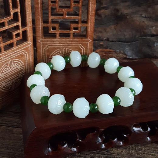 【天然正品】天然新疆料细腻一级白油润度佳莲花造型约12.2*9.5MM和田玉配菠菜绿碧玉手串白玉：12.2*9.5MM 碧玉：6.0MM(皆取最大值) 171225NJS55 商品图5