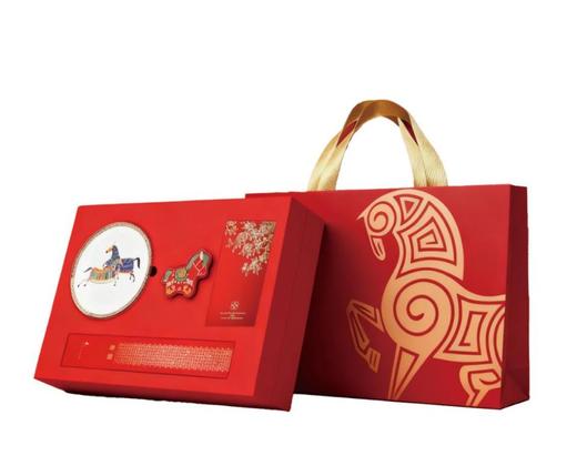 《年在一起.2026》 春节文创礼盒 骏马安家圆融瓷盘+刺绣香囊+吉祥春联套装+烫金红包 商品图0