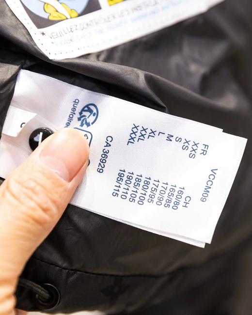 D122632满印拼接老花logo运动款加厚连帽羽绒服 商品图8