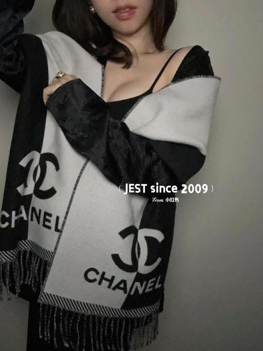 D122606熊猫色黑白双拼双C字母提花羊绒围巾披肩 商品图10