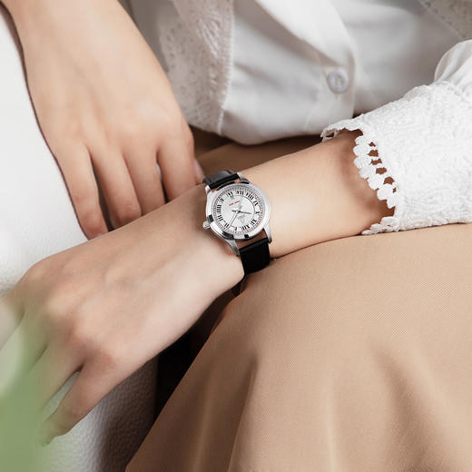 E76401620021382 依波路ERNEST BOREL 瑞士原装真皮表带复古时尚大三针罗马字符石英女表 商品图2