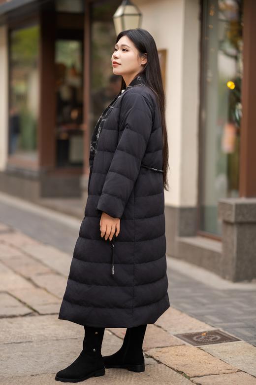 一周发货！💥年末最气质款羽绒服【新国标90白鸭绒 羽绒服】2款，一款保暖立领&翻领 大衣风衣款羽绒服，气质全黑；另一款V领国风新中式绗缝羽绒服，绗缝羽绒分隔填充不易跑绒~ 商品图6