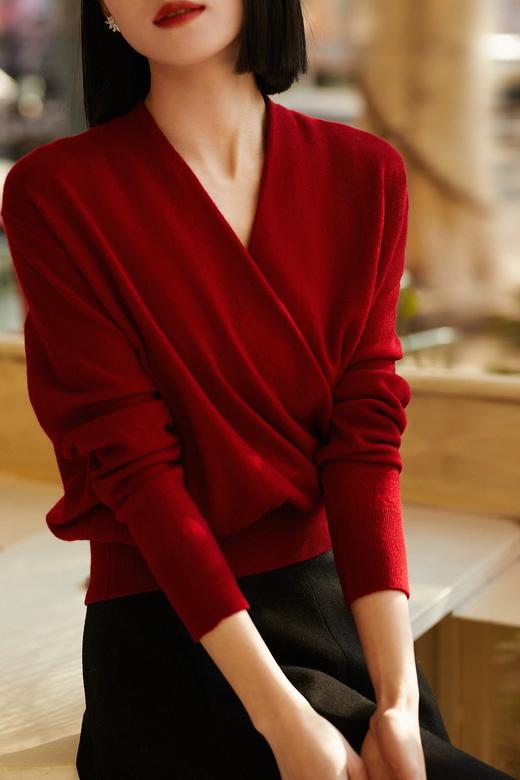 正红法式通勤100%羊毛交叉叠襟领大气知性针织衫上衣 商品图1