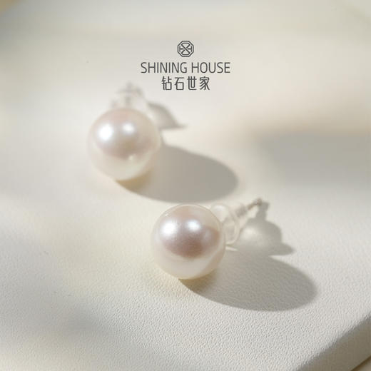 【臻选福利】【限时限量】钻石世家 18K金淡水珍珠耳钉  珍珠7-7.5MM带天然生长痕迹（微瑕），无证书，件重约1.4克，（ 预计3天发货）钜惠价产品 非质量问题不可无理由退换货 商品图5