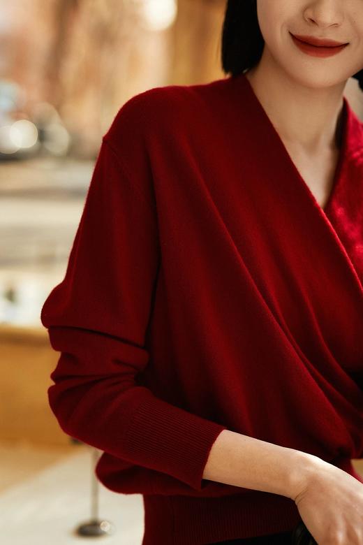 正红法式通勤100%羊毛交叉叠襟领大气知性针织衫上衣 商品图2