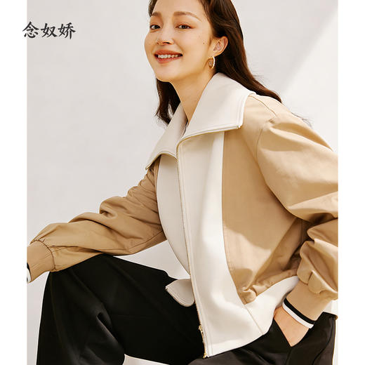 【商场同款】CNJ4878“飞行夹克” 松弛有度 版型包容身材 米白撞色设计 清新自然 衣袖茧型褶皱 自带纹理感 有弹力舒适好穿外套 商品图2