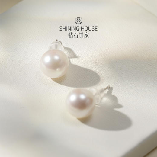 【臻选福利】【限时限量】钻石世家 18K金淡水珍珠耳钉  珍珠7-7.5MM带天然生长痕迹（微瑕），无证书，件重约1.4克，（ 预计3天发货）钜惠价产品 非质量问题不可无理由退换货 商品图4