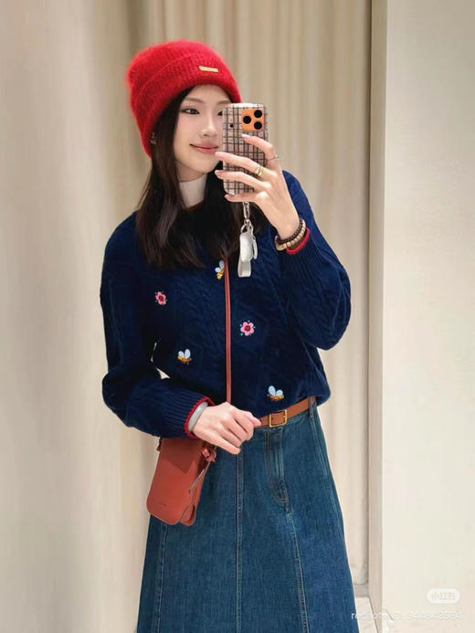 1226-7 独家圆正 小禾新春胶囊系列 趣味刺绣 绵羊毛羊绒 圆领套头衫 商品图9