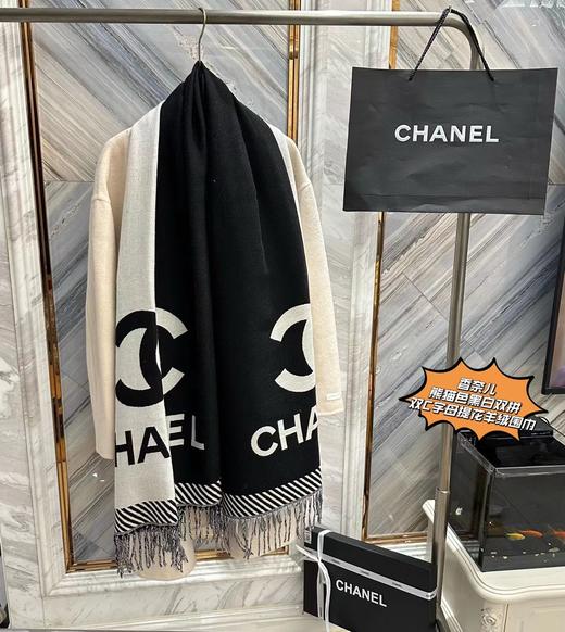 D122606熊猫色黑白双拼双C字母提花羊绒围巾披肩 商品图3