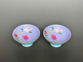 松石绿釉朱紫地凤尾草扒花珐琅彩虞美花卉高足盘