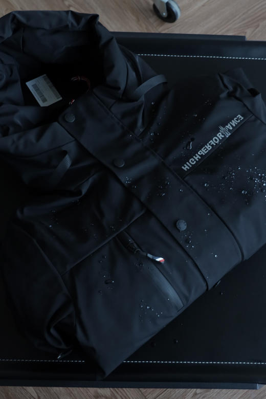 M0nc1er Performance系列 黑色户外连帽羽绒服 YR195 商品图3