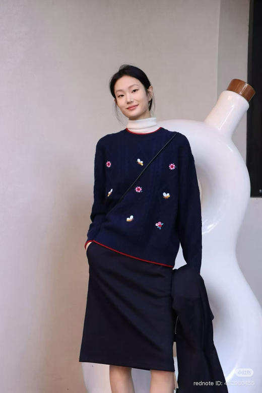 1226-7 独家圆正 小禾新春胶囊系列 趣味刺绣 绵羊毛羊绒 圆领套头衫 商品图0