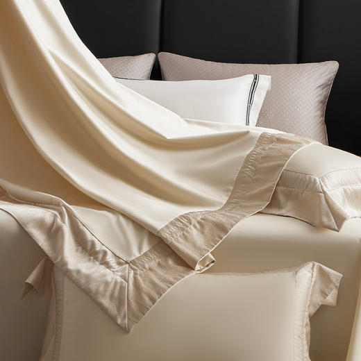 多喜爱 120S双股新疆长绒棉四件套 绮境/礼赞【高支高密】【双面质感】贴身丝滑 至简至雅 精致美学 精致提花 外拼设计 轻奢礼箱 商品图12