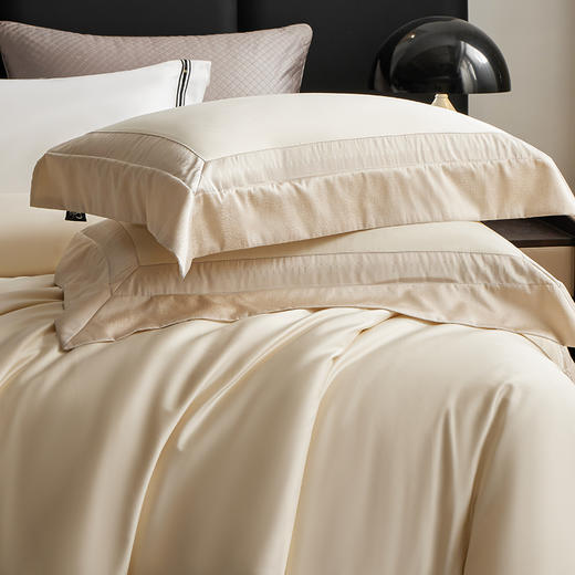 多喜爱 120S双股新疆长绒棉四件套 绮境/礼赞【高支高密】【双面质感】贴身丝滑 至简至雅 精致美学 精致提花 外拼设计 轻奢礼箱 商品图10