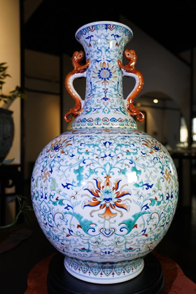 青花斗彩万福庆寿双耳瓶